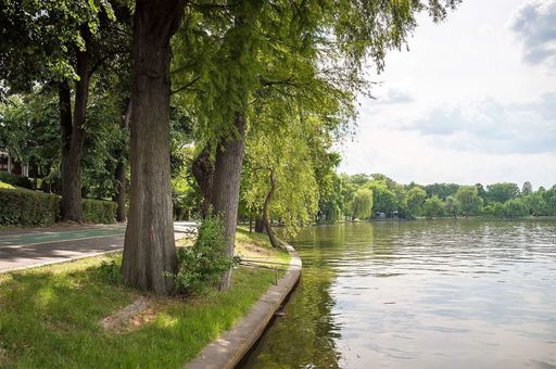 Viceprimarul Horia Tomescu anunţă că vor fi realizate reparaţii capitale pentru reabilitarea apărărilor de mal ale lacului Herăstrău