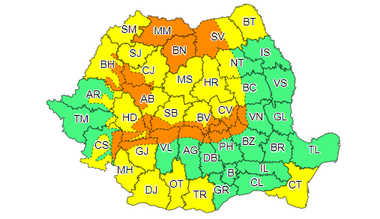 
Cod galben şi portocaliu de vânt puternic, până luni dimineaţă în mai multe zone ale ţării / La munte, rafalele pot depăşi 120 de kilometric la oră / Ninsori abundente la munte