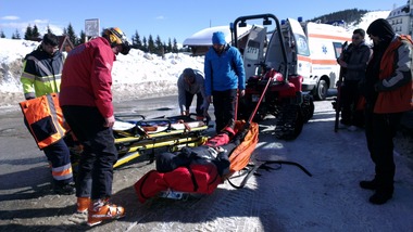 Peste 50 de apeluri pentru intervenţia de urgenţă a salvamontiştilor, în ultimele 24 de ore/ Au fost salvate 53 de persoane, din care 21 predate către Serviciul de Ambulanţă sau SMURD pentru a fi transportate la spital