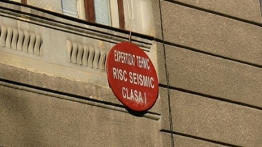 Guvern: Înscrierea unei clădiri cu risc seismic în programul de consolidare, cu acordul a jumătate plus unu din numărul proprietarilor / Interdicţie de închiriere sau folosinţă a apartamentelor din blocurile cu risc 