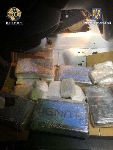 Poliţiştii şi procurorii DIICOT au efectuat peste 200 de percheziţii domiciliare, în intervalul 16 februarie - 1 martie / 2,5 tone de substanţe psihoactive au fost confiscate