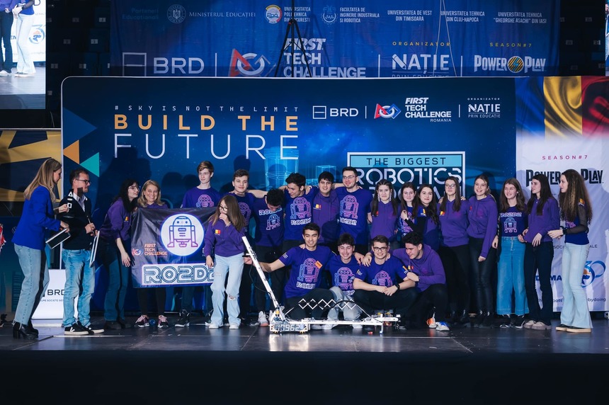 Echipa de robotică a Colegiului Naţional “Mihai Viteazul” din Ploieşti va reprezenta România la Campionatul Mondial de Robotică de la Houston
