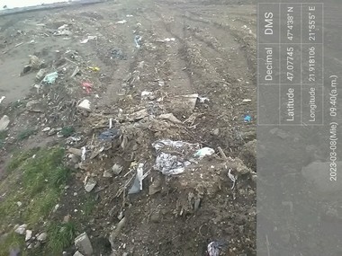 Bihor: Balastieră ce îngroapă deşeuri în vederea amenajării unui iaz piscicol, amendată de Garda de Mediu / Comisarii au descoperit zeci de camioane de gunoaie de diferite tipuri  -FOTO