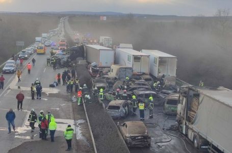 MAE: În total cinci cetăţeni români au fost implicaţi în gravul accident de circulaţie din Ungaria / Două dintre victime, spitalizate / Persoana decedată nu are cetăţenia română / Momentul impactului, surprins de o cameră de bord - VIDEO