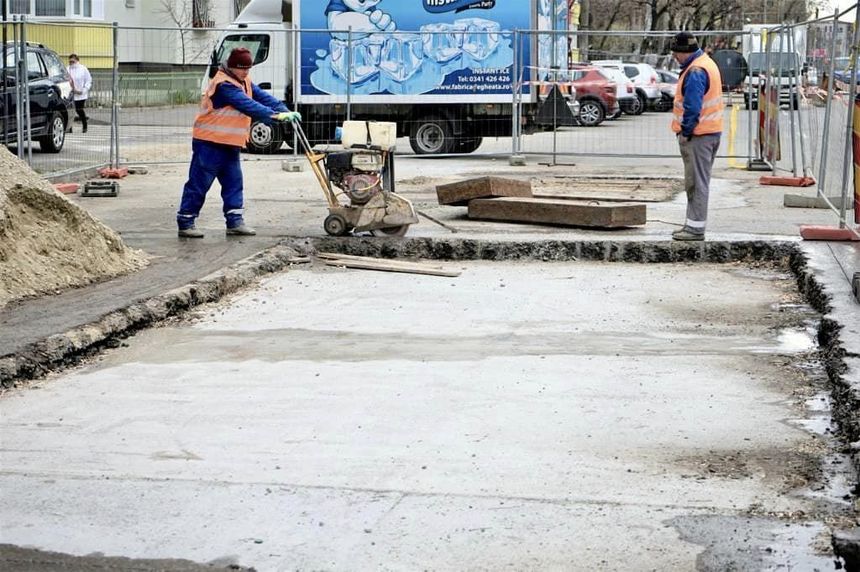 Nicuşor Dan: Angajaţii Companiei Municipale Energetica Servicii repară străzile, trotuarele şi spaţiile verzi pe care s-a intervenit pentru reabilitarea sistemului de termoficare 
