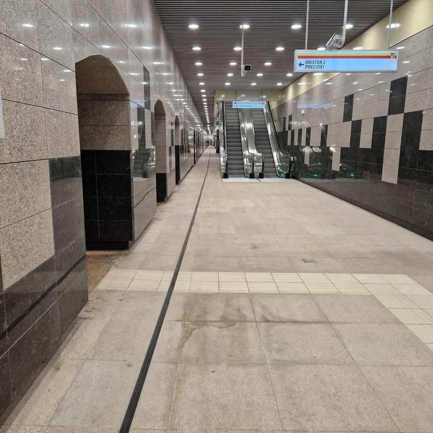 Metrorex anunţă finalizarea lucrărilor de adaptare a staţiei Eroilor 1/ Au fost date în folosinţă pasajele de legătură în corespondenţă directă între staţiile Eroilor 1 şi Eroilor 2 - FOTO