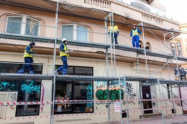 Nicuşor Dan: 10 clădiri de locuinţe, toate monument istoric sau aflate în zone protejate din Bucureşti, vor fi consolidate seismic şi renovate energetic prin fonduri PNRR în valoare de 15,4 milioane de euro