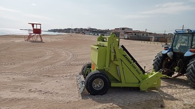 Lucrările de pregătire a plajelor pentru noul sezon estival au început - FOTO