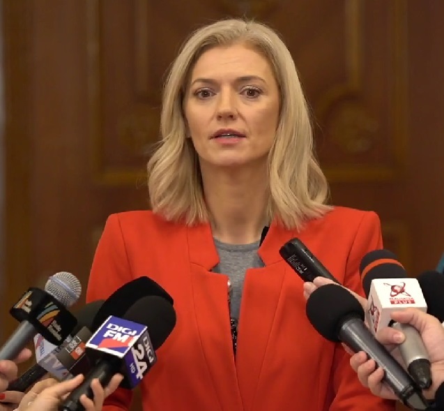 Alina Gorghiu: 4.500 de semnături deja strânse pentru stimulentul de 2.500 de lei care ar trebui acordat pentru nou-născuţi în Piteşti! Voi aţi înţeles că acest stimulent, nedorit de PSD, este mai mult decât necesar