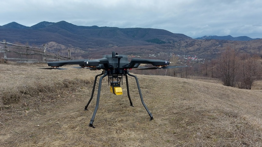 Institutul Naţional de Cercetare-Dezvoltare pentru Fizica Pământului a început să monteze echipamente de ultimă generaţie pentru efectuarea de măsurători - drone, senzori seismici wireless şi staţii seismologice temporare - FOTO
