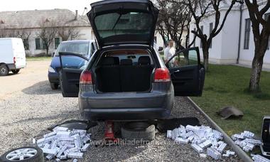 Poliţia de Frontieră: Maramureşean reţinut pentru 24 de ore. Transporta ţigări ascunse în locaşuri special amenajate într-un autoturism - VIDEO