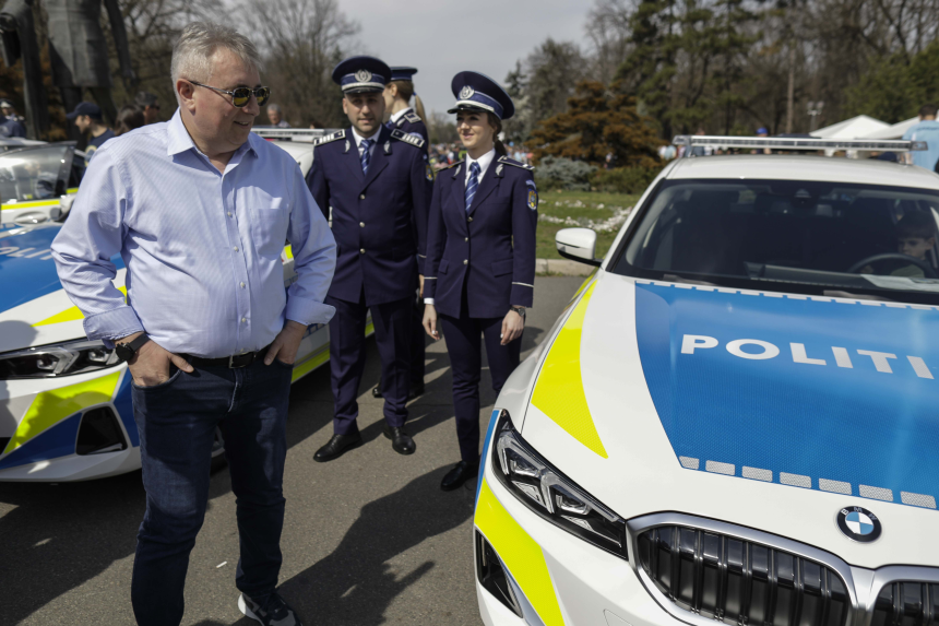 BMW-urile achiziţionate de IGPR, achiziţie verificată de Parchetul Eutopean condus de Kovesi, prezentate de Ziua Poliţiei Române, în prezenţa ministrului Lucian Bode - FOTO