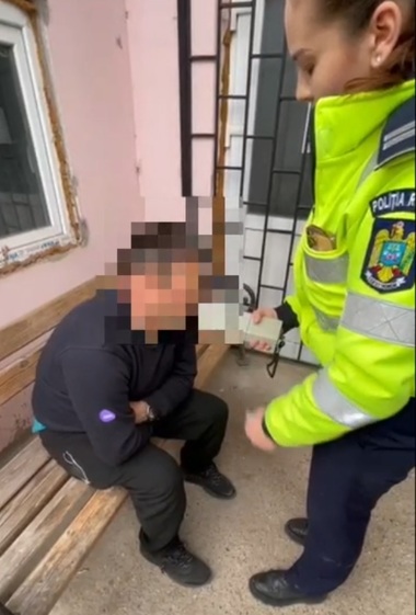 Şofer fără permis şi cu alcoolemie de 1,53 mg/l alcool pur în aerul expirat, depistat de poliţiştii doljeni - VIDEO