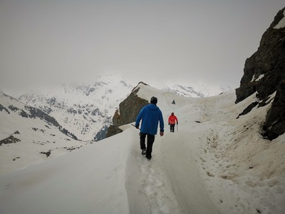 Argeş: Turist care a urcat pe munte singur, recuperat de către salvatorii montani