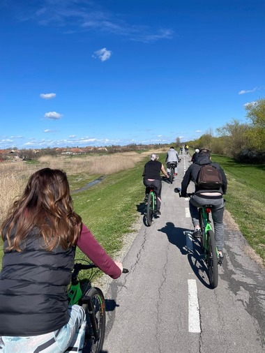 Timiş: Aproape 300 de persoane au trecut graniţa către Serbia pe bicicletă, pe cea mai lungă pistă din România, în primul week-end în care frontiera a fost deschisă provizoriu