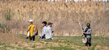 Cetăţeni vietnamezi la vânătoare de popândăi, în Timişoara/ Prindeau animalele protejate de lege pentru a le mânca/ Poliţia face cercetări - FOTO