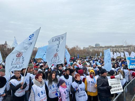 Protest al sindicatelor din Educaţie, în Piaţa Victoriei / Revendicările sindicaliştilor