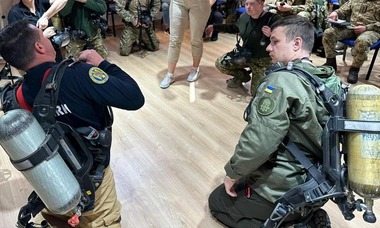 România pregăteşte aproape 200 de paramedici din Ucraina, la Târgu Mureş şi Oradea, în cadrul unui acord NATO / Li se predă medicină tactică de intervenţie, inclusiv în caz de război
