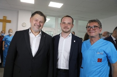 UPDATE - Rafila a semnat 3 contracte de finanţare pentru infrastructură spitalicească nouă: Din păcate, în acest PNRR 22 de judeţe au fost excluse. Nu vreau să intru în motive de natură politică, cu toate că au fost motive de natură politică - FOTO