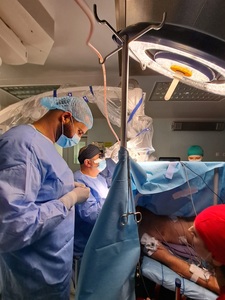 Intervenţie neurochirurgicală cu pacientul conştient, în premieră la Spitalul Clinic Judeţean de Urgenţă Bihor