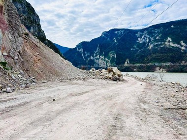 Se deschide circulaţia, cu restricţii, pe Clisura Dunării, unde în luna ianuarie drumul a fost închis după o cădere masivă de pietre
