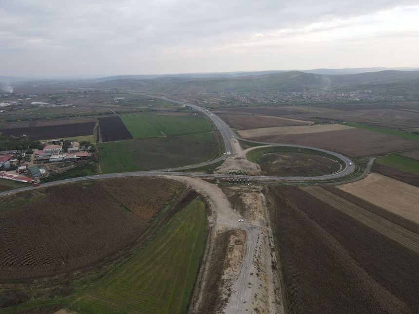 CNAIR: Se închide traficul pe bretelele 5 şi 7 ale nodului rutier Cheţani situat pe A3 (Autostrada Transilvania), pentru realizarea unor lucrări