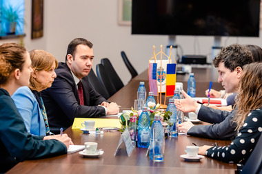 Nicuşor Dan, discuţii cu ambasadoarea SUA în România despre proiectele pentru Bucureşti care vizează mobilitatea urbană, modernizarea transportului public, sistemul centralizat de încălzire