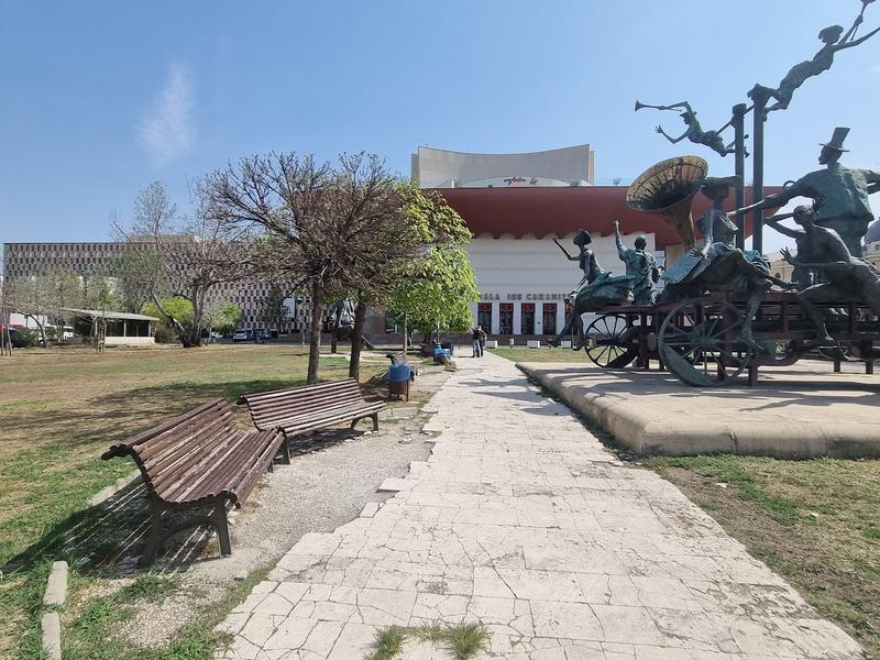 Viceprimarul Capitalei Horia Tomescu anunţă lucrări pentru refacerea spaţiului verde din faţa Teatrului Naţional Bucureşti