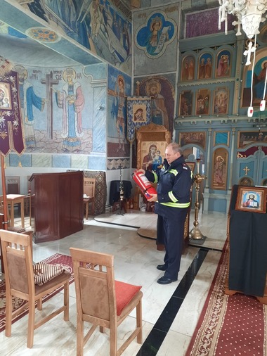 Aproape o mie de controale făcute de pompieri la lăcaşuri de cult şi unităţi de cazare, înaintea sărbătorilor / 130 de clădiri funcţionau fără autorizaţie, fiind aplicate amenzi de 2 milioane de lei