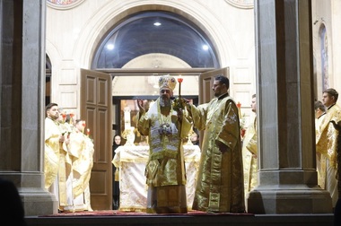 Arhiepiscopul Buzăului şi Vrancei, la Înviere: Se doreşte ca ce e tradiţional şi autentic în fiecare ţară cu rădăcini creştine să fie înlocuit cu surogate, ni se sugerează cum să ne educăm copiii şi cum să ne hrănim, acceptând produse alimentare bizare