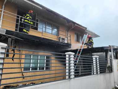 Giurgiu: Un bărbat şi fiul său, la spital din cauza unui incendiu provocat de o lumânare lăsată nesupravegheată