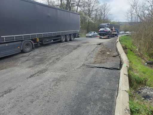 CNAIR: Sunt făcute intervenţii în permanenţă pentru aplanarea denivelării pe DN6 - FOTO