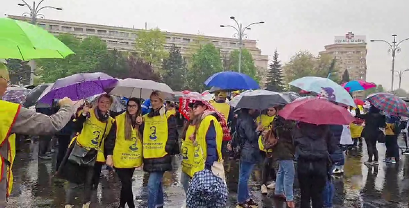 Sindicaliştii din Educaţie pichetează sediul Guvernului / Nemulţumirile angajaţilor din sistem – VIDEO