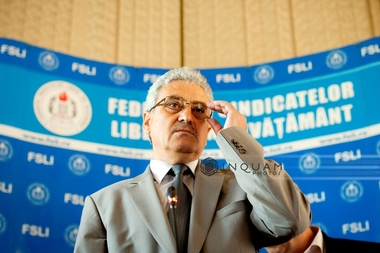 Lider sindical: Profesorul debutant a ajuns la un salariu de 2500 de lei net, complet nemotivant/ Nu se poate face învăţământ de calitate cu profesori care se gândesc dacă au ce să mănânce/ Greva va fi greu de oprit dacă se va declanşa 
