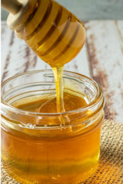 Apicultor, întrebat despre mierea fake: Se recunoaşte foarte greu/ Cea mai bună miere este cea în care nu s-a intervenit fizic, chimic/ Cristalizarea este un fenomen normal al mierii şi este de multe ori garanţia calităţii mierii
