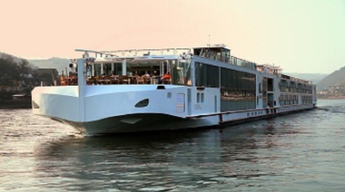 Două nave fluviale de pasageri, având la bord peste 260 de turişti americani, britanici, canadieni şi australieni, vor ajunge în Portul Constanţa - FOTO
