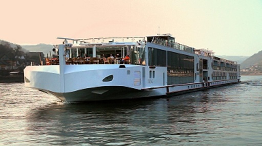 Două nave fluviale de pasageri, având la bord peste 260 de turişti americani, britanici, canadieni şi australieni, vor ajunge în Portul Constanţa - FOTO
