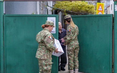 Poşta Română a livrat peste 1.000 colete - cadou veteranilor de război - FOTO