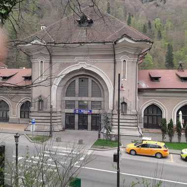 Gara Sinaia va fi modernizată în cadrul unui proiect în valoare de peste 12 milioane de lei, prin Programul Transporturi