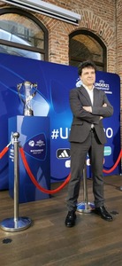 Nicuşor Dan: Trofeul Campionatului European de fotbal UEFA Under 21 a fost expus la ARCUB, până duminică seara 