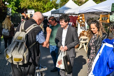 Nicuşor Dan: Duminică e ultima zi a evenimentului „Zilele Horticulturii Bucureştene” / Pasionaţii de horticultură şi peisagistică pot achiziţiona direct de la producători pomi şi arbuşti fructiferi