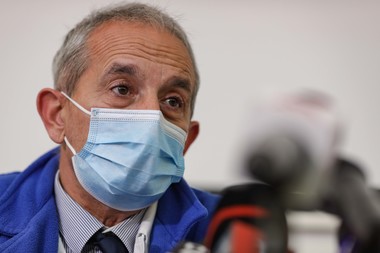 Managerul Institutului Matei Balş: Nu poate exista educaţie fără matematică, fizică, chimie şi biologie/ Când biologia şi chimia au devenit facultative la Bacalaureat, avem o problemă majoră. Cu agheasmă nu putem rezolva pandemia
