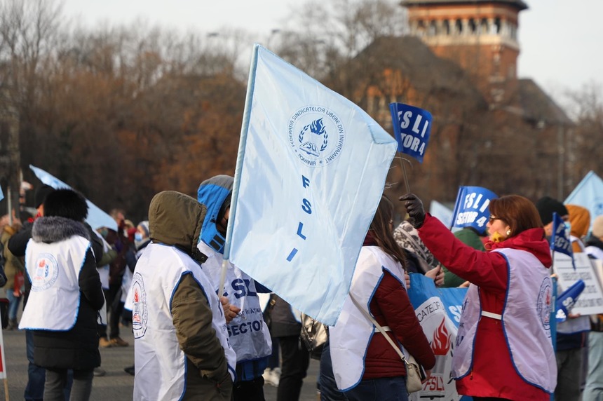 Federaţiile din educaţie organizează miercuri un marş de protest pentru a atrage atenţia asupra problemelor cu care se confruntă învăţământul românesc. 15.000 de sindicalişti sunt aşteptaţi în Piaţa Victoriei