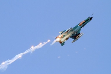 Ultimele zboruri ale aeronavelor MiG-21 LanceR/ Ceremonii de retragere din serviciu ale acestor avioane, la bazele aeriene de la Câmpia Turzii, Borcea şi Bacău
