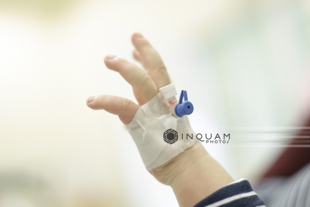 Cazul copilului de două luni malnutrit ajuns la Spitalul de pediatrie Ploieşti - Manager: Avea glicemie 4, era în stare de autofagie, îşi mânca rezervele / Este conectat din nou la aparate, hrănit intravenos, cu prognostic rezervat 