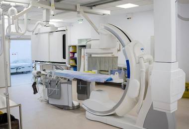 Preşedinte CJ Sibiu: Sibiul s-a alăturat centrelor în care victimele accidentului vascular cerebral ischemic pot fi tratate prin tehnica trombectomiei mecanice / Ministerul Sănătăţii trebuie să includă în planul naţional unitatea medicală - FOTO