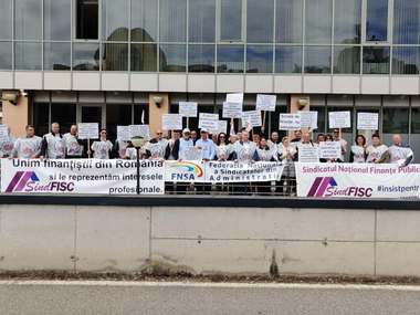 Protest al sindicaliştilor din sistemul de Finanţe Publice / Revendicările sindicaliştilor