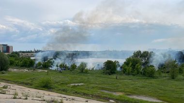 UPDATE - Incendiu în Delta Văcăreşti din Capitală / Incendiul a fost lichidat - VIDEO
