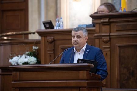 Senatorul PNL Vlad Mircea Pufu: Daea, demisia! Trebuie să părăsiţi Guvernul prin demisie, nu călcat de rotativă! Murim încet, cu zile, dacă ne luăm după Daea şi dăm iama în castraveţii otrăviţi, dovediţi de organele de cercetare penală!