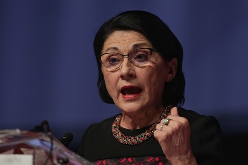 Ecaterina Andronescu: Sistemul de învăţământ a fost permanent ultimul trimis pe listă / Profesorii se simt acum în situaţia să se fi umplut paharul